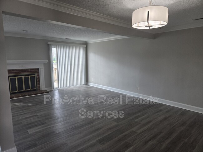 Building Photo - 674 Lord Dunmore Dr