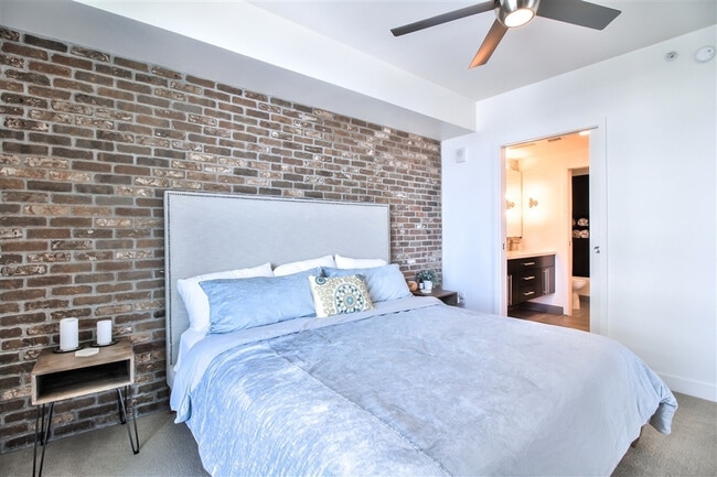 Building Photo - East Village 13th floor condo with panoramic views