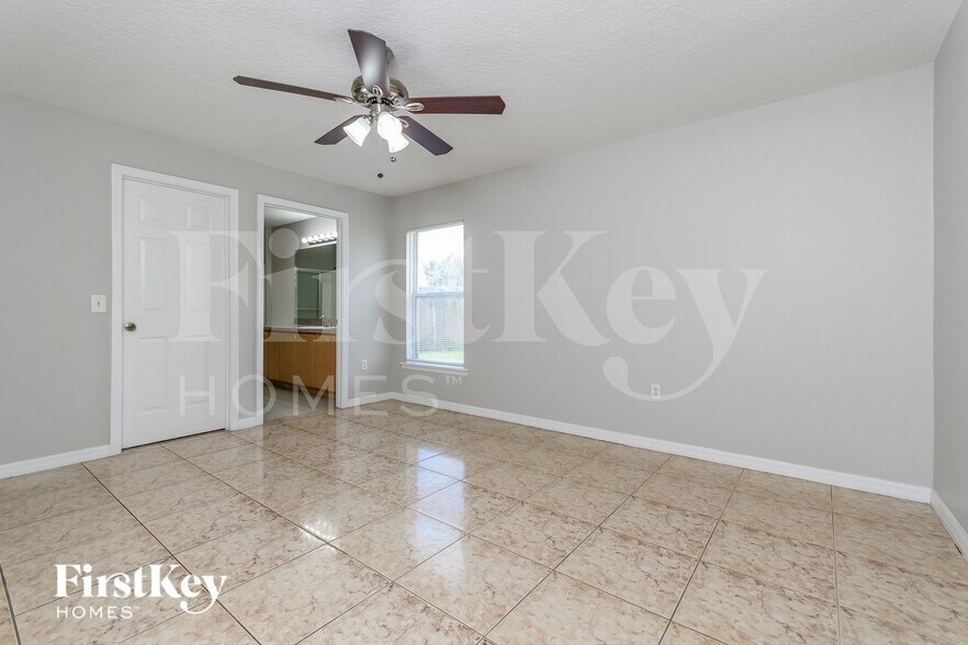 Building Photo - 557 Peace Dr