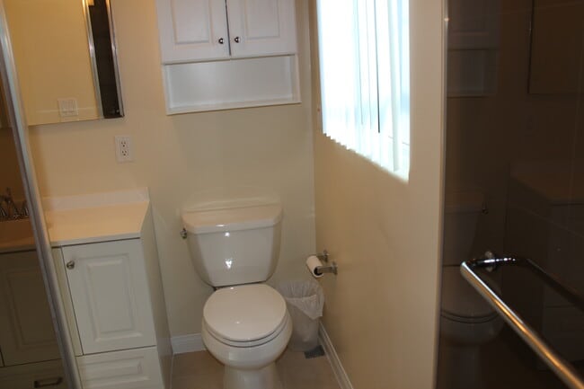 Building Photo - 125 Carr Dr