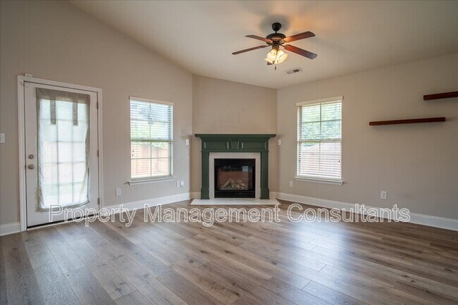 Building Photo - 108 Oak Shade Dr