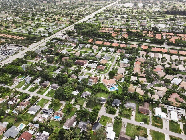 Building Photo - 5136 Beechwood Rd