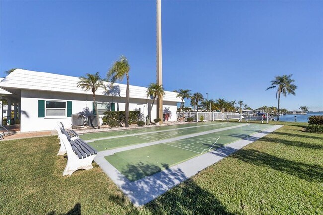 Building Photo - 885 Spanish Dr N