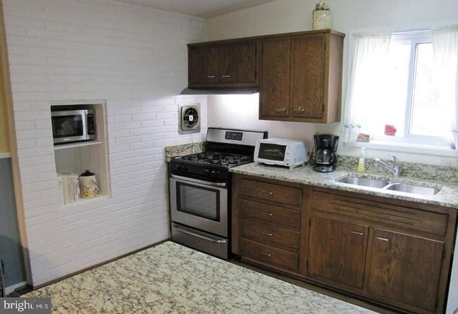 Building Photo - 715 Marshall Ave