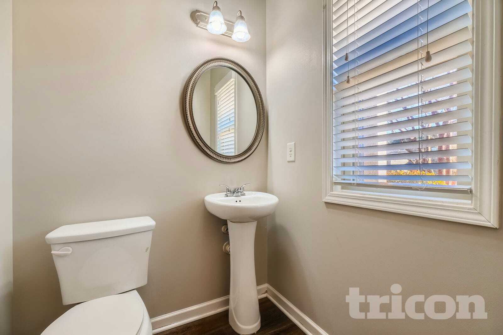 Building Photo - 3919 King Fisher Dr