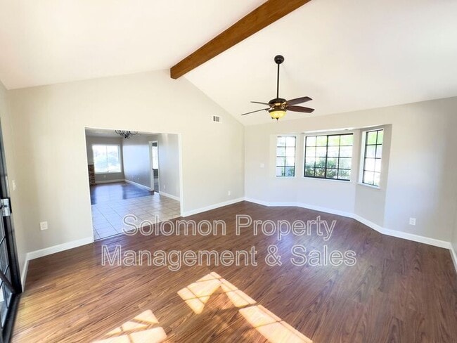Building Photo - 905 Viewpoint Dr