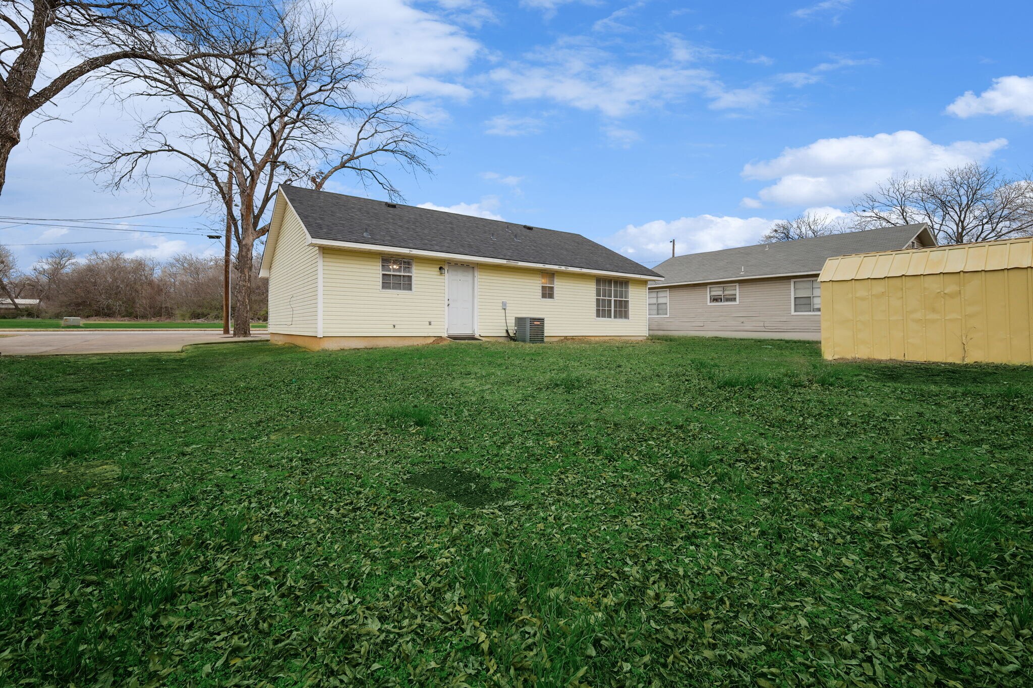 Building Photo - 608 Uland St