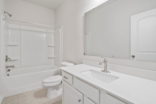 Building Photo - Like Brand New Luxury Townhome in Matthews!