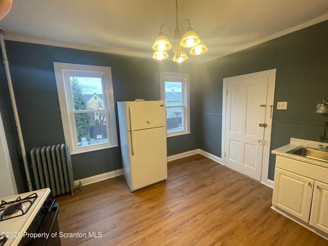 Building Photo - 949 N Irving Ave