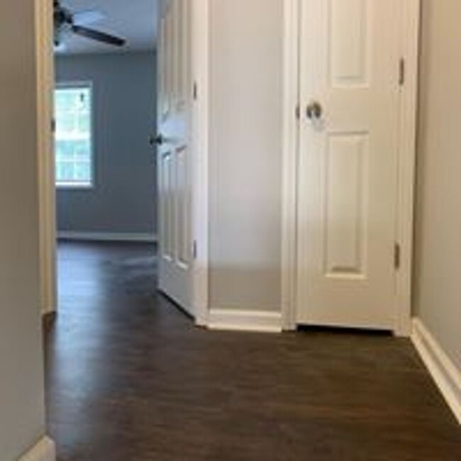Building Photo - 3921 Sterling Pointe Dr