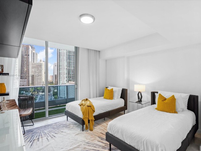 Building Photo - 200 Biscayne Blvd Way