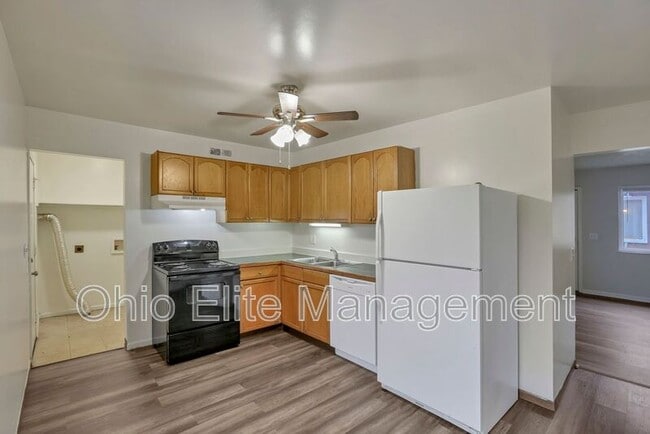 Building Photo - 2460 Hiawatha St