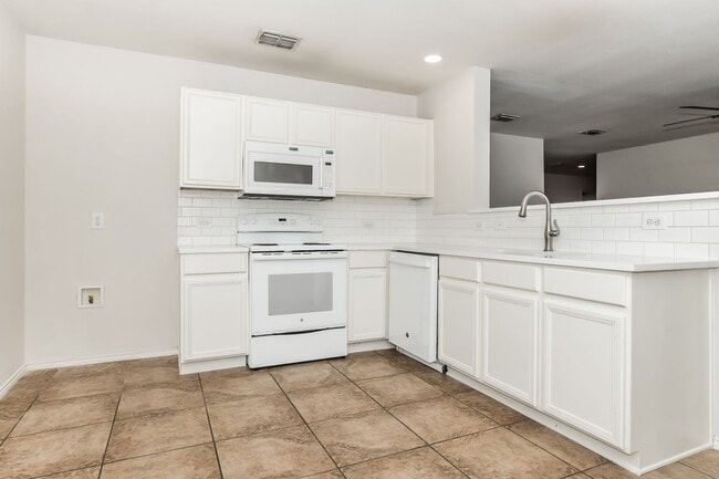 Building Photo - $1,850 4 Bed/2 Bath/2 Garage Ready for Move-in Home in Woodland Creek