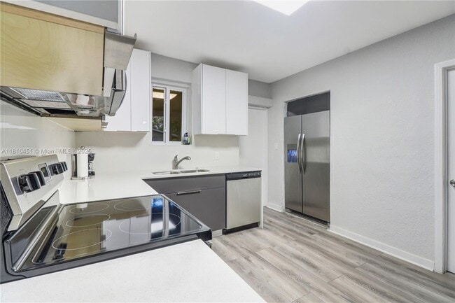 Building Photo - 6039 SW 38th St