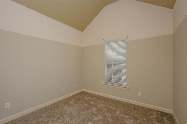 Building Photo - 1661 Jamestown Ave