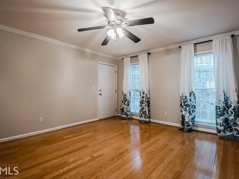 Living room - 1101 Collier Rd NW
