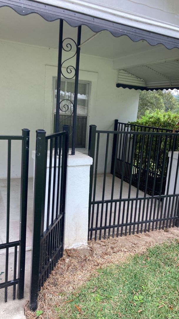 Building Photo - 305 Dogwood Ave