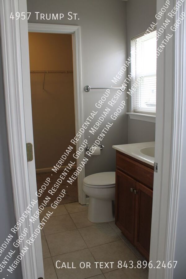 Building Photo - 4957 Trump St