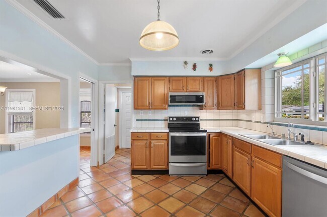 Building Photo - 300 187th St