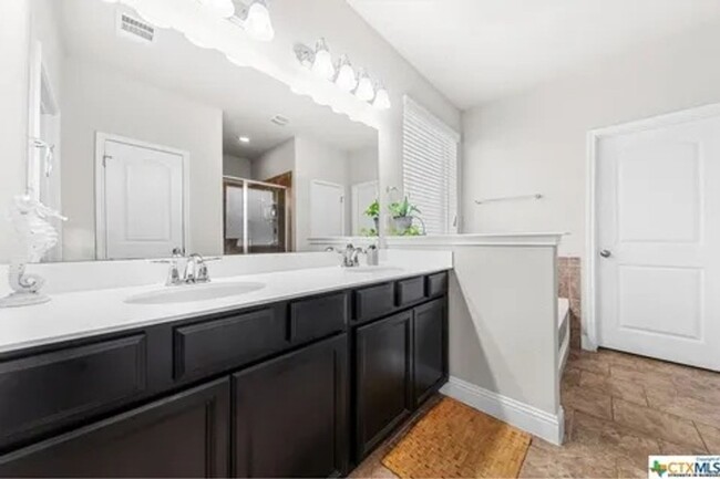 Building Photo - Spacious 4BR House in Harker Heights