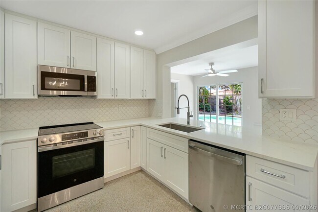 Building Photo - 917 SE 15th Ct