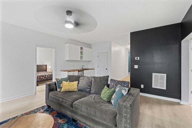 Building Photo - Stunning 3 Story Home in Crawford Creek