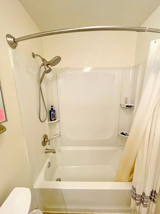 Building Photo - Haleakala Gardens - Furnished 3bed/2bath Condo in Central Kihei