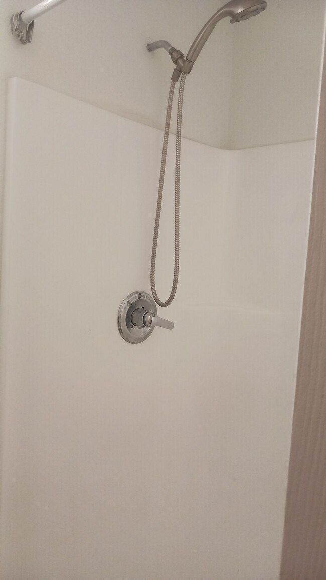 Shower - 8759 SE Henderson St