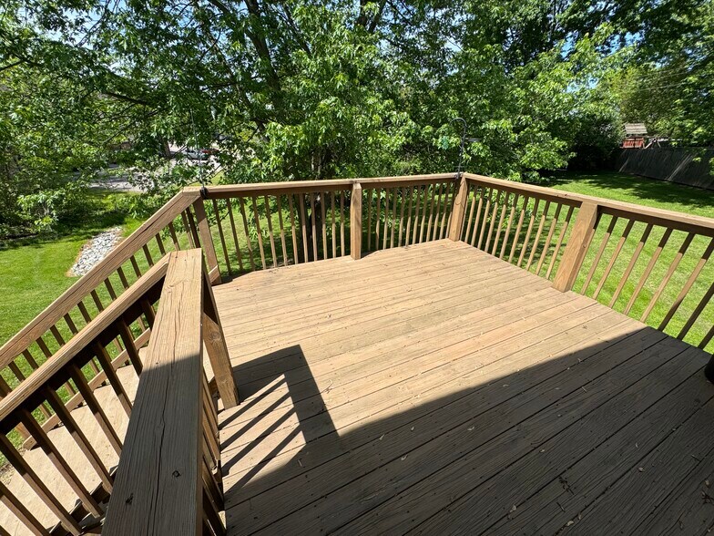 Another view of spacious deck. - 1343 Easy St