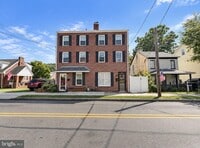 Building Photo - 811 E Hector St