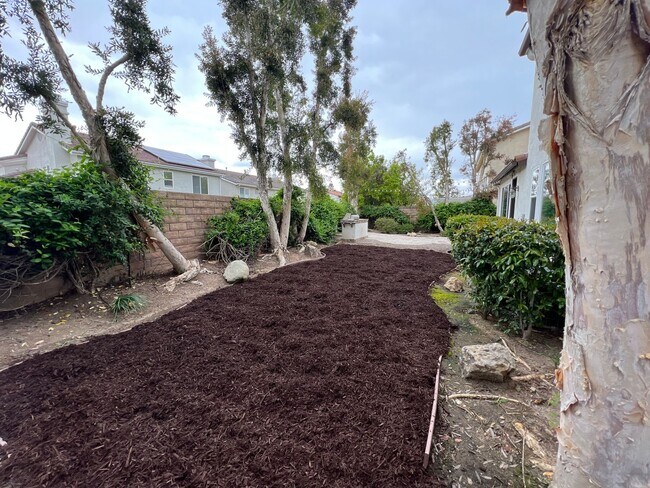 Building Photo - Lovely home in desirable Moorpark neighborhood