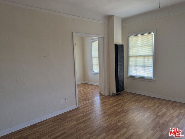 Building Photo - 607 S Dunsmuir Ave