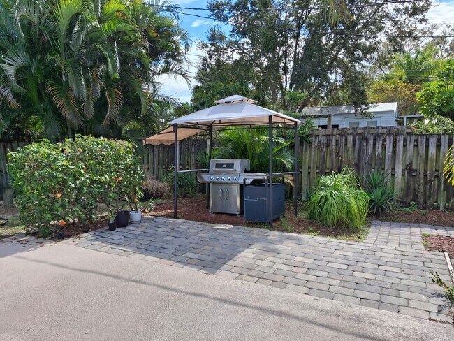 Building Photo - 385 Toledo St