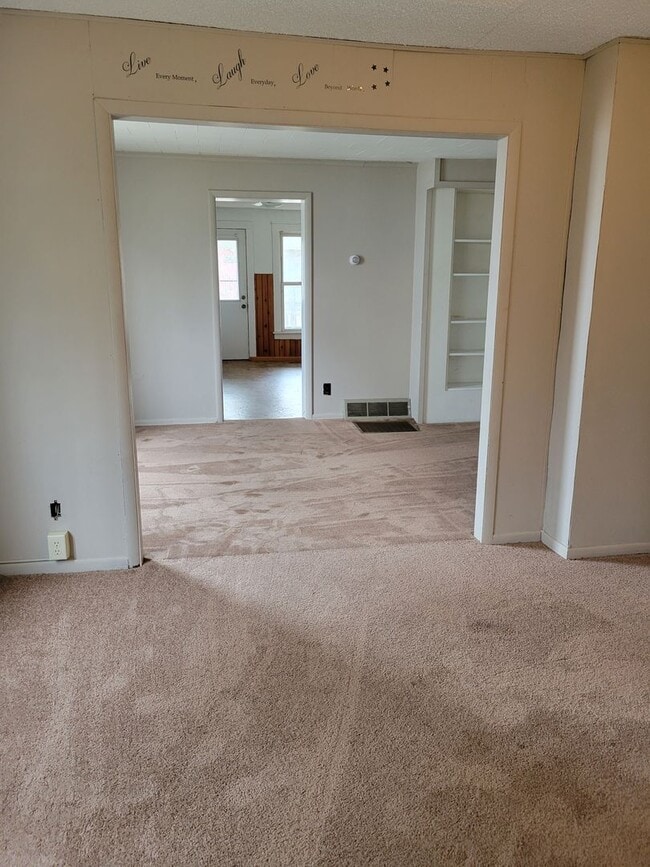 Building Photo - 2 Bedroom Duplex