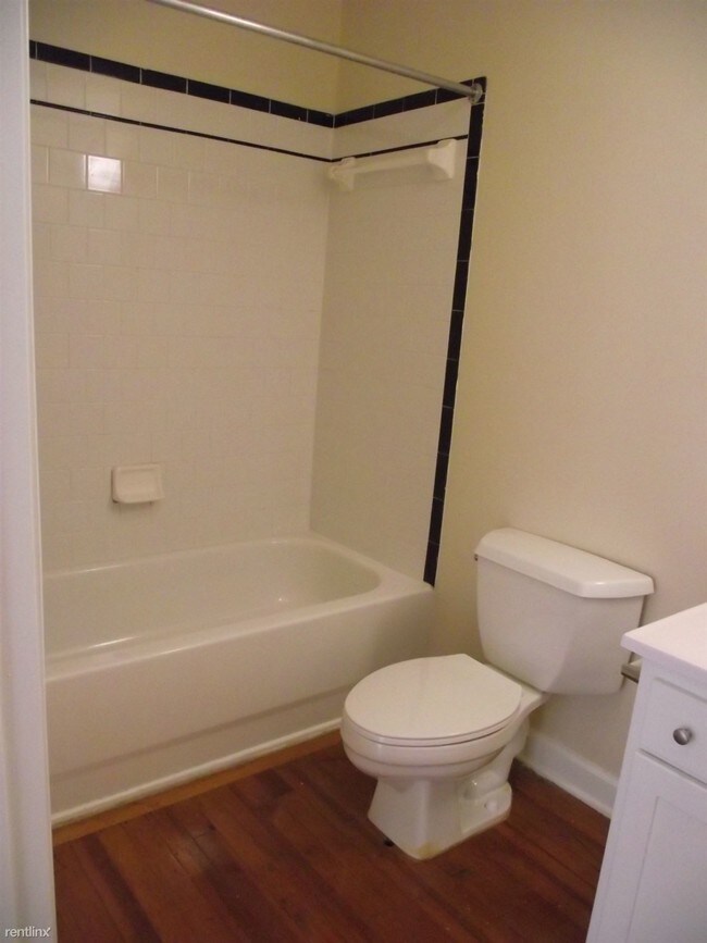 Building Photo - 108 E Grace St