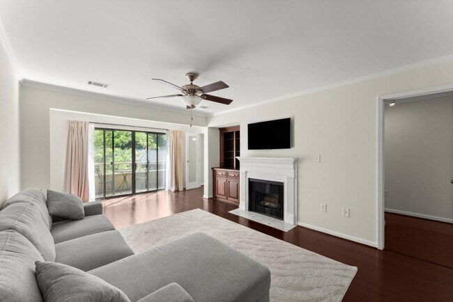 Building Photo - 25312 Plantation Dr NE