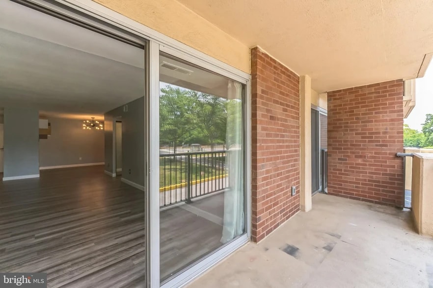 Building Photo - 1300 Army Navy Dr