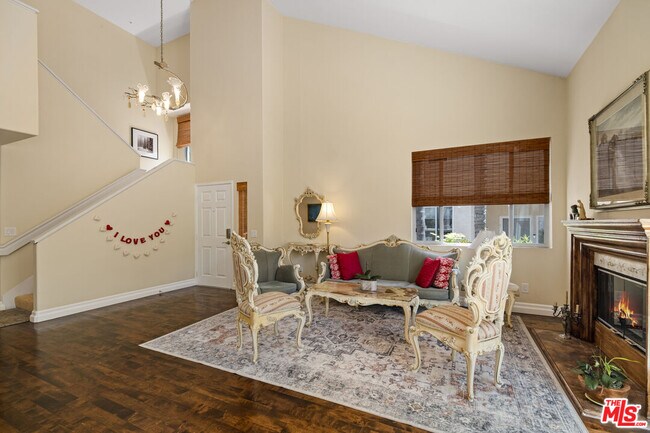 Building Photo - 682 Palisades Dr