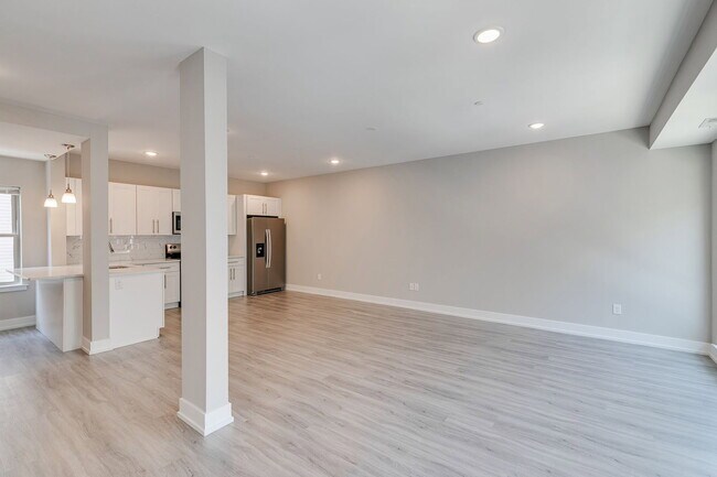 Building Photo - 2636 Annin St