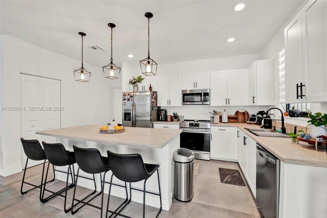 Building Photo - 10333 SW 232nd St