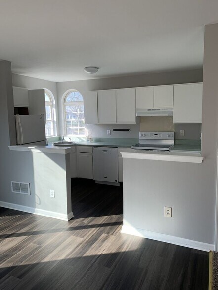 Building Photo - 203 Academy Ln