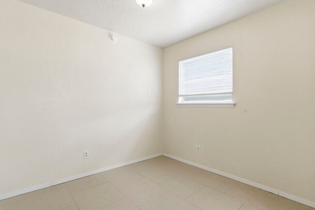 Building Photo - 3329 Old Spanish Trail