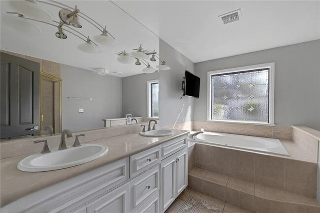 Building Photo - 9 Quail Run Rd