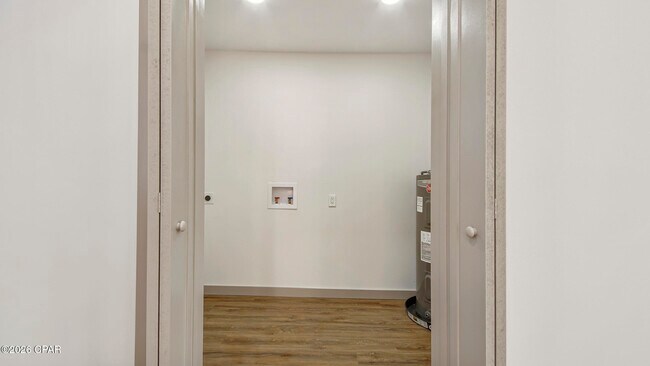 Building Photo - 112 N Gayle Ave