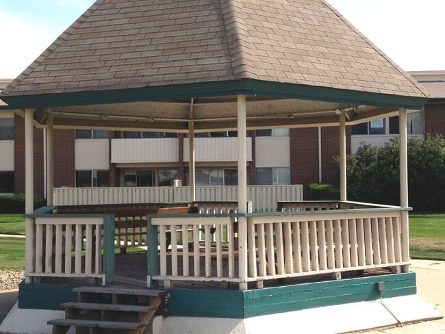 Building Photo - BEAUTIFUL 3-BR, 2-BA Condo with Everything Completely Remodeled! Everything Brand New! Views of O...