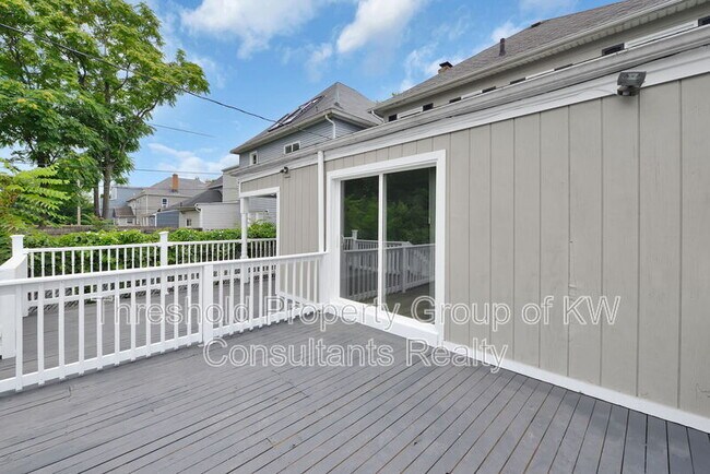Building Photo - 342 E Morrill Ave