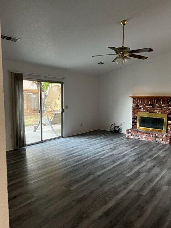 Building Photo - 600 Tuohy St