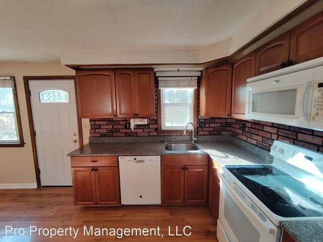 Building Photo - 3 br, 1.5 bath House - 77 Hitchcock Drive