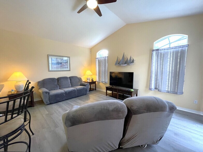 Building Photo - 229 Corvina Dr