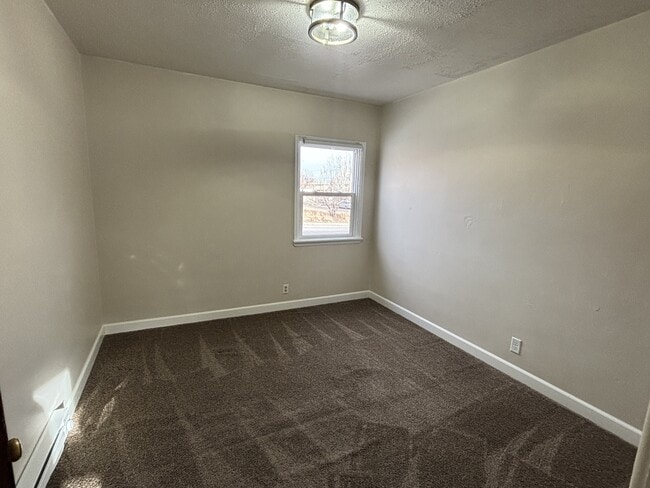 Building Photo - 124 7th St